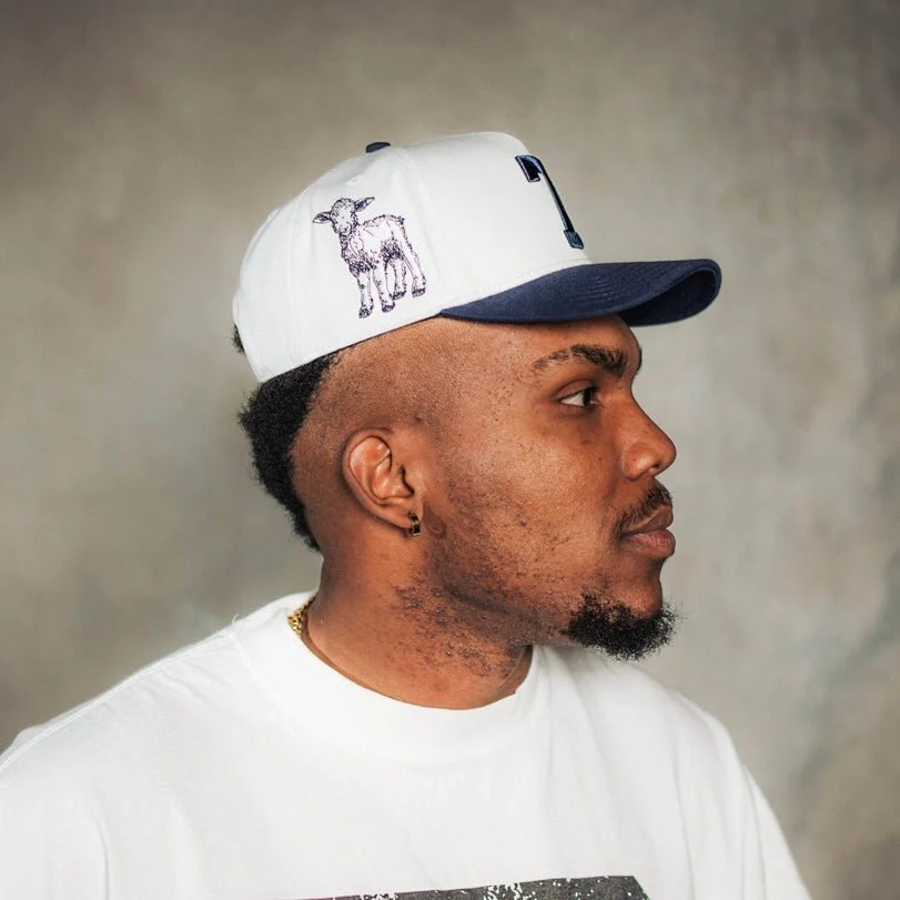 ‘7’ Premium SnapBack - White/Navy - Image 8